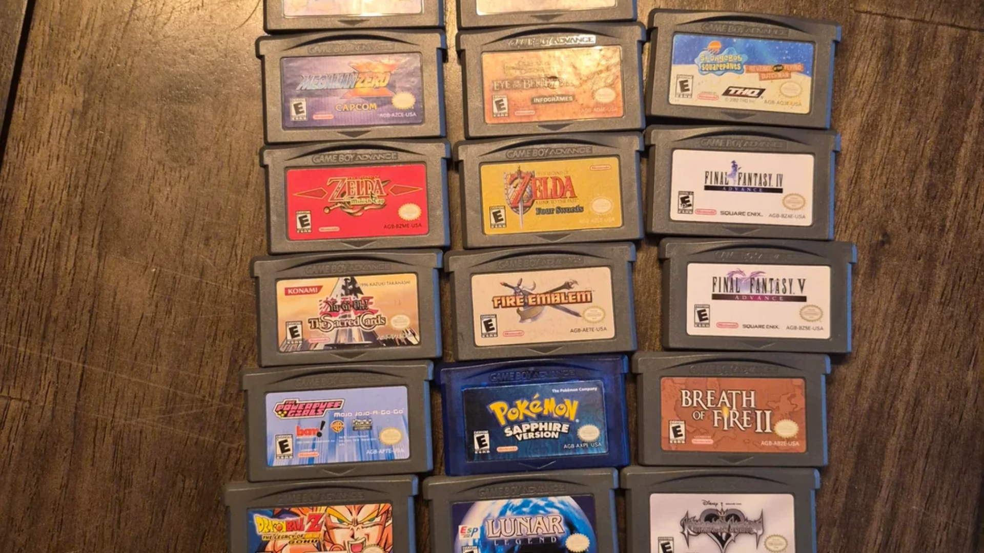 Casal compra casa e encontra coleção imensa de jogos de Game Boy debaixo da cama — agora eles querem vender pa